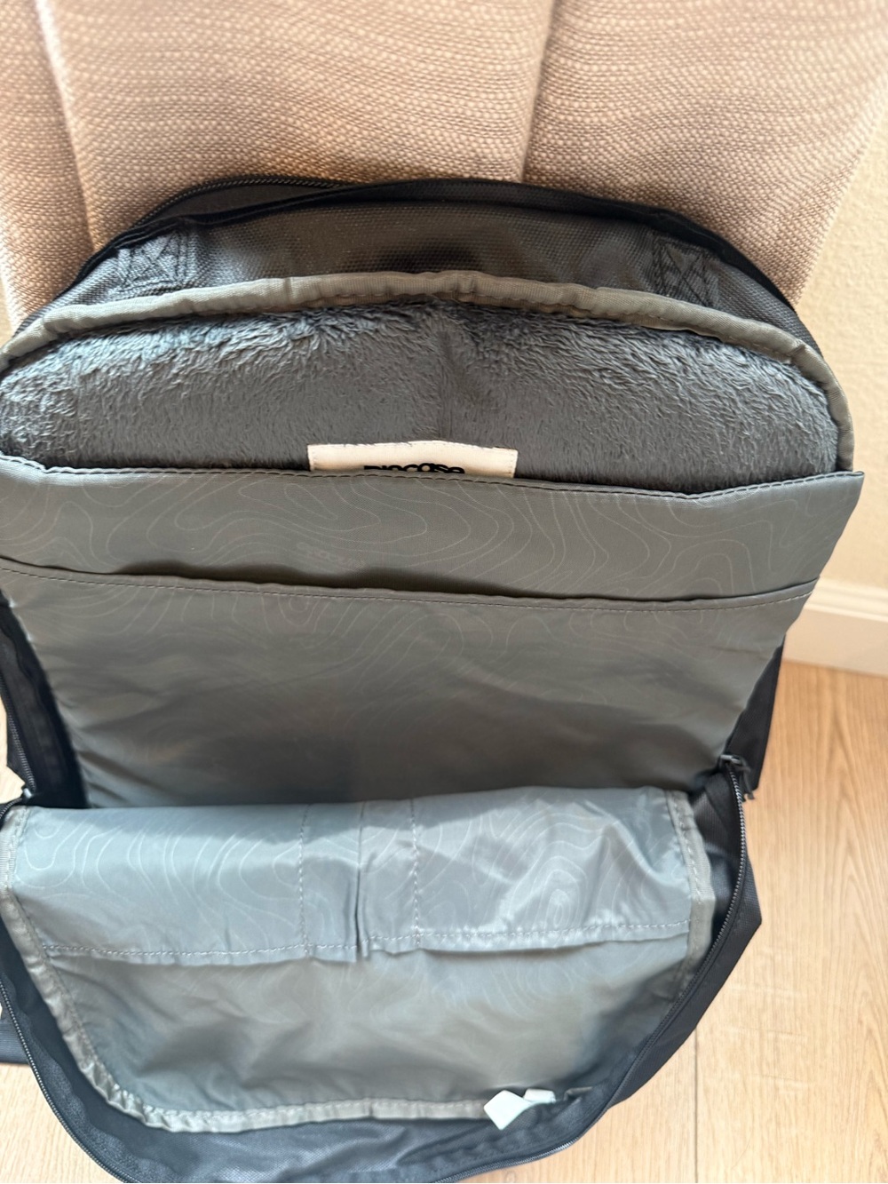 Incase Men's Backpack - compass - Picture 2 of 3